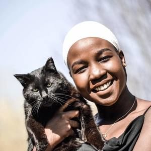 Meet your Posher, Angeyo